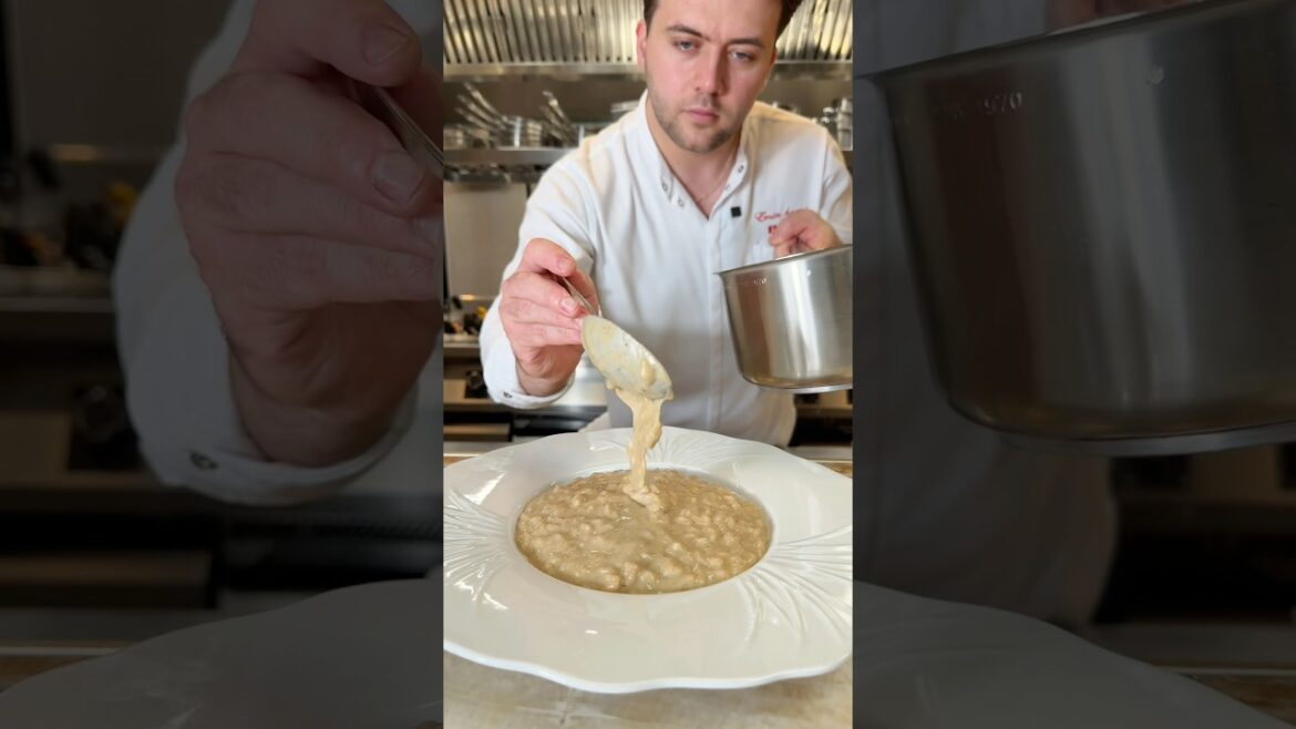 Un risotto ai funghi porcini che profuma di bosco e pazienza. Un risotto ai funghi porcini che profuma di bosco e pazienza.