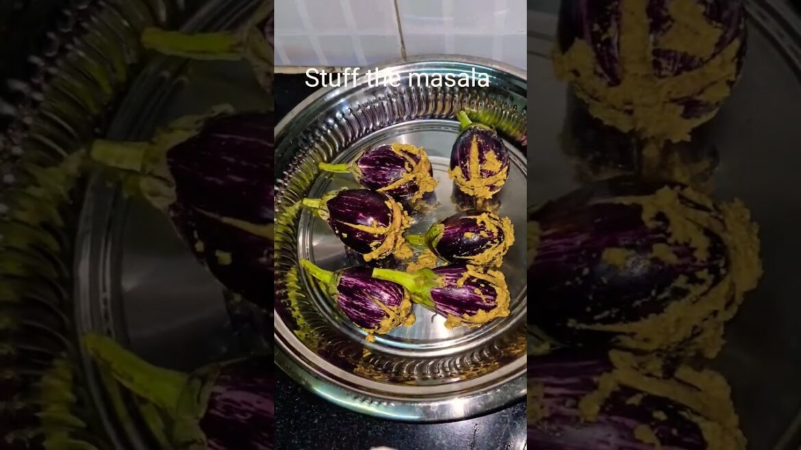Stuffed Brinjal Masala Curry – Badanekayi ennegayi – Gutti Vankaya – Ennai Kathirikai gravy Stuffed Brinjal Masala Curry - Badanekayi ennegayi - Gutti Vankaya - Ennai Kathirikai gravy