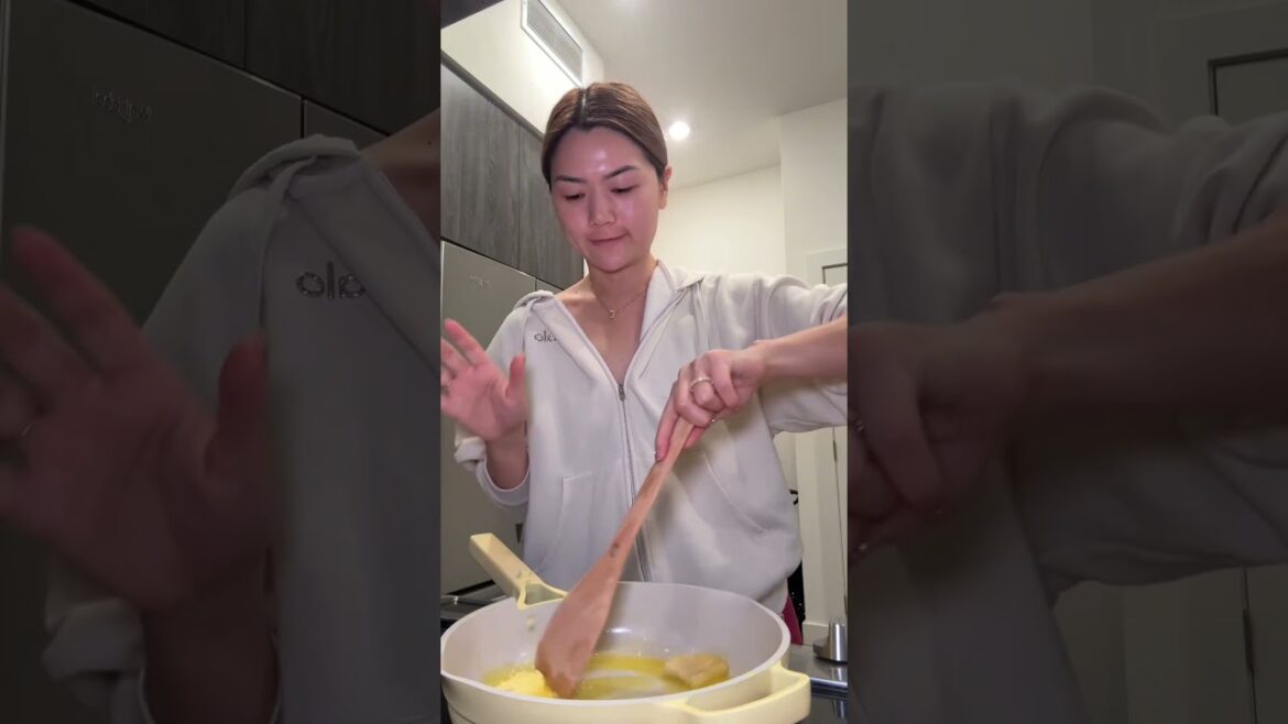 stress making clam linguine bc that’s the only thing I know how to cook lol #shorts