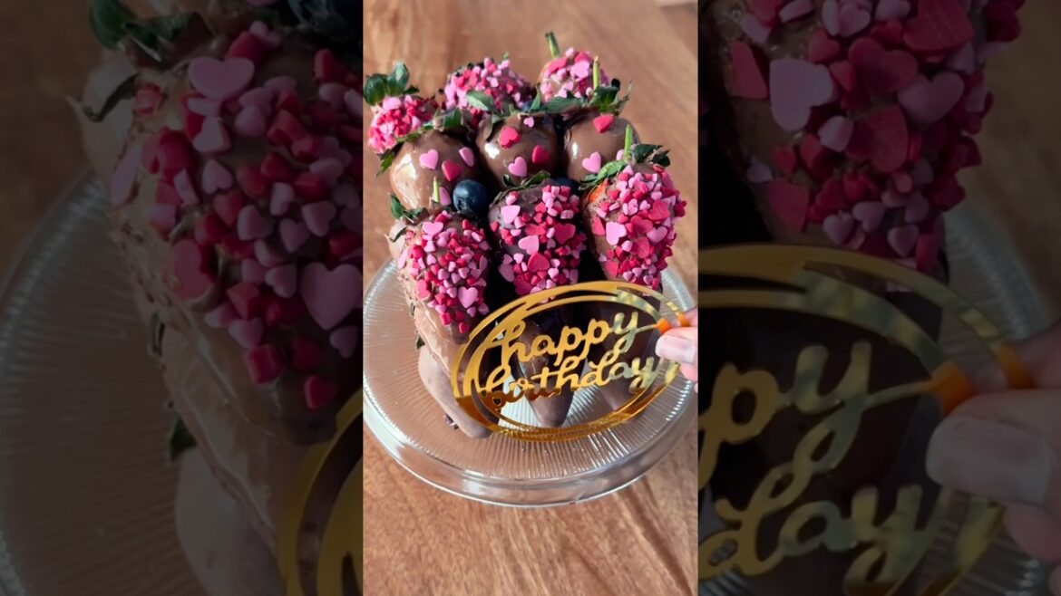 SKIP the Cake! This Chocolate Strawberry Cube is the New TREND! #easydessert #viraltiktok