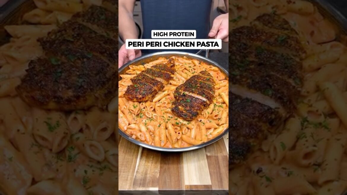 The Creamiest High Protein Peri Peri Chicken Pasta | Less Than 500 Calories #recipe #mealprep