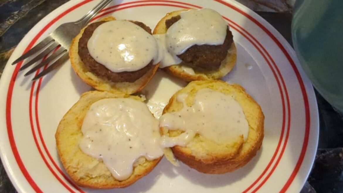 This Easy Gravy Recipe Will Change Your Biscuits Forver! This Easy Gravy Recipe Will Change Your Biscuits Forver!