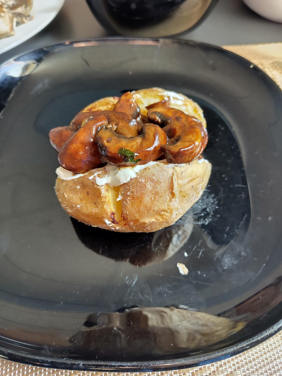 Jacket potato with mushrooms