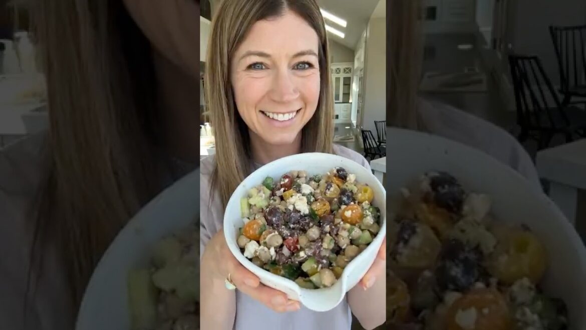 Mediterranean Chickpea Salad (BEST Meal Prep Salad!)