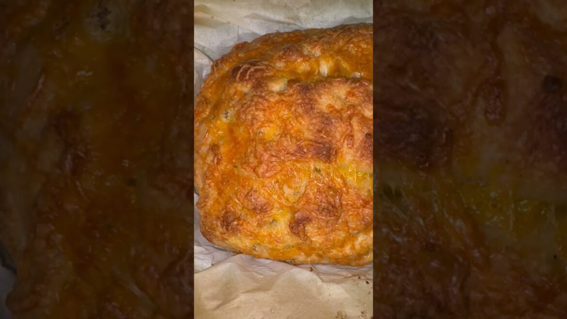 #freshouttheoven #sourdoughbread #sourdoughfocaccia #cheesefocaccia #asmr #fyp #thebreadlady #love