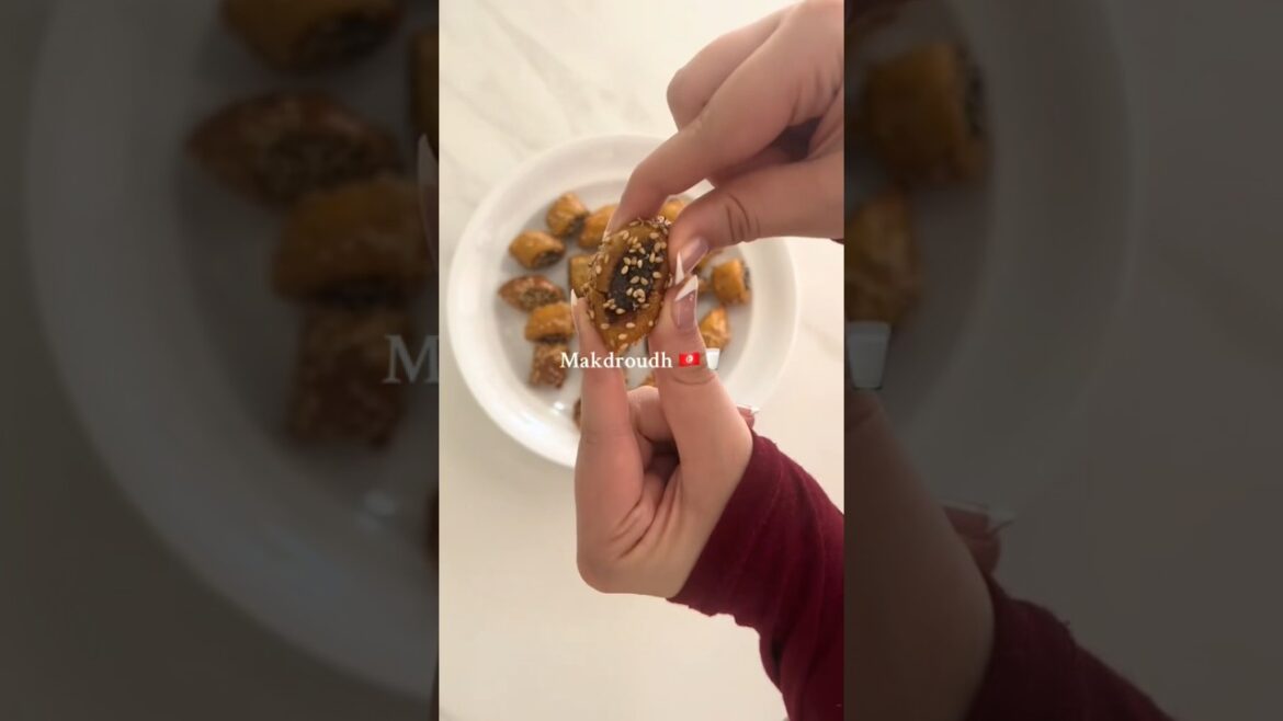Makdroudh Recipe | Tunisian Semolina Pastries with Dates & Honey