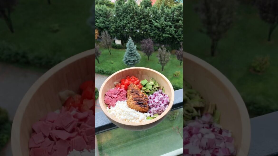 BLT Chicken Salad#salad #saladrecipe #blt #shortrecipe #healthyfood #diet #dietfood #dressing #food