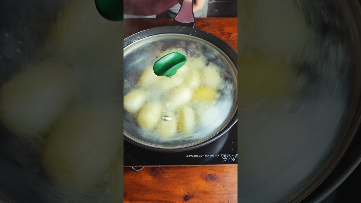 Simply a Spicy Potato | وصفة سهلة وسريعة بطاطا حاره #recipe #shortsviral #homecookingchannel Simply a Spicy Potato | وصفة سهلة وسريعة بطاطا حاره #recipe #shortsviral #homecookingchannel