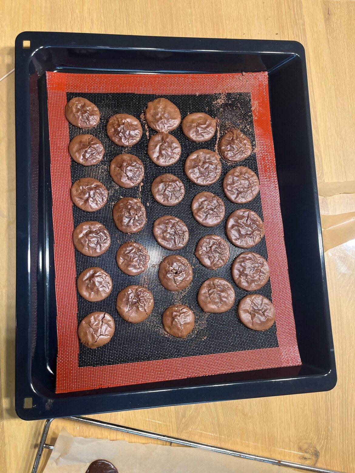 Mijn macarons zien er zo uit. Wat heb ik verkeerd gedaan?