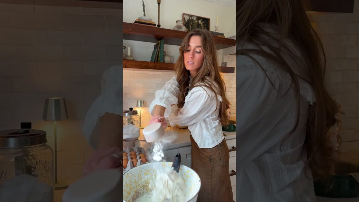 SICK DAY SOUPS: Easy Greek Avgolemono Soup + Spiced Pear Almond Cake   I  #fallrecipes #comfortfood