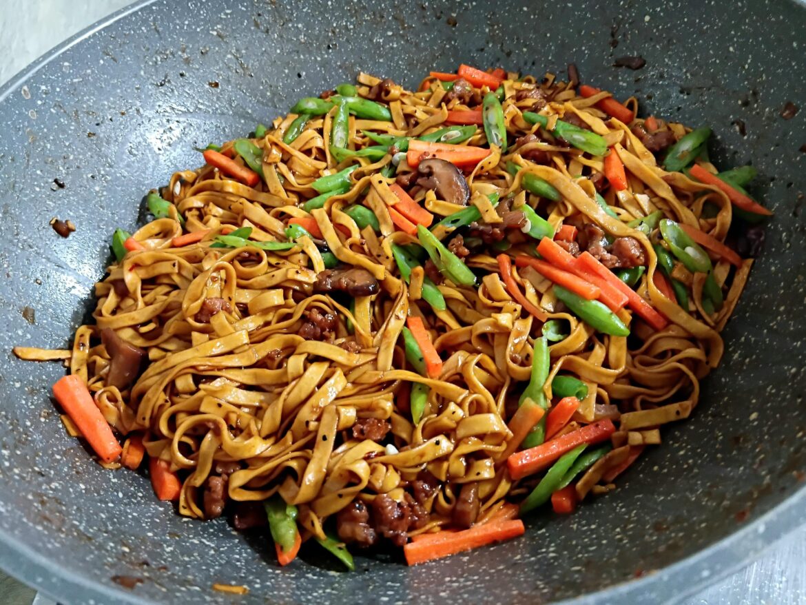 Stir-Fried Noodles with Sausage and Veggies