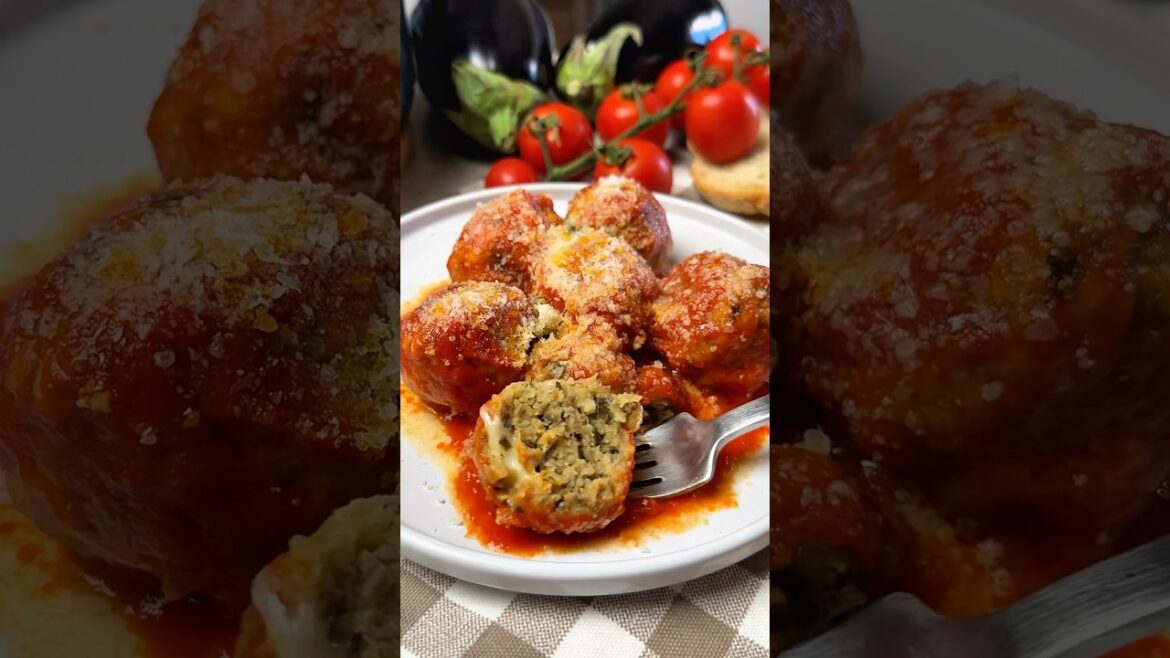 Ecco  una ricetta che profuma di casa: polpette di melanzane al sugo! #ricette #food