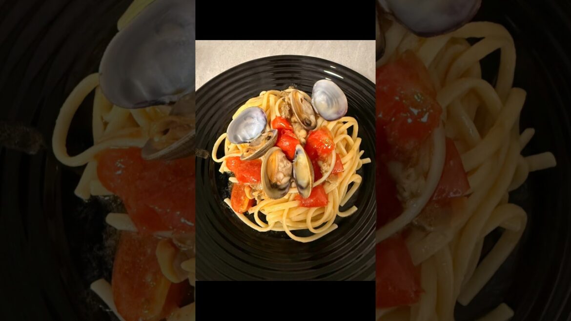 Spaghetti con vongole veraci #food #pasta #shorts #easyrecipe #spaghetti #shortvideo #ricetta