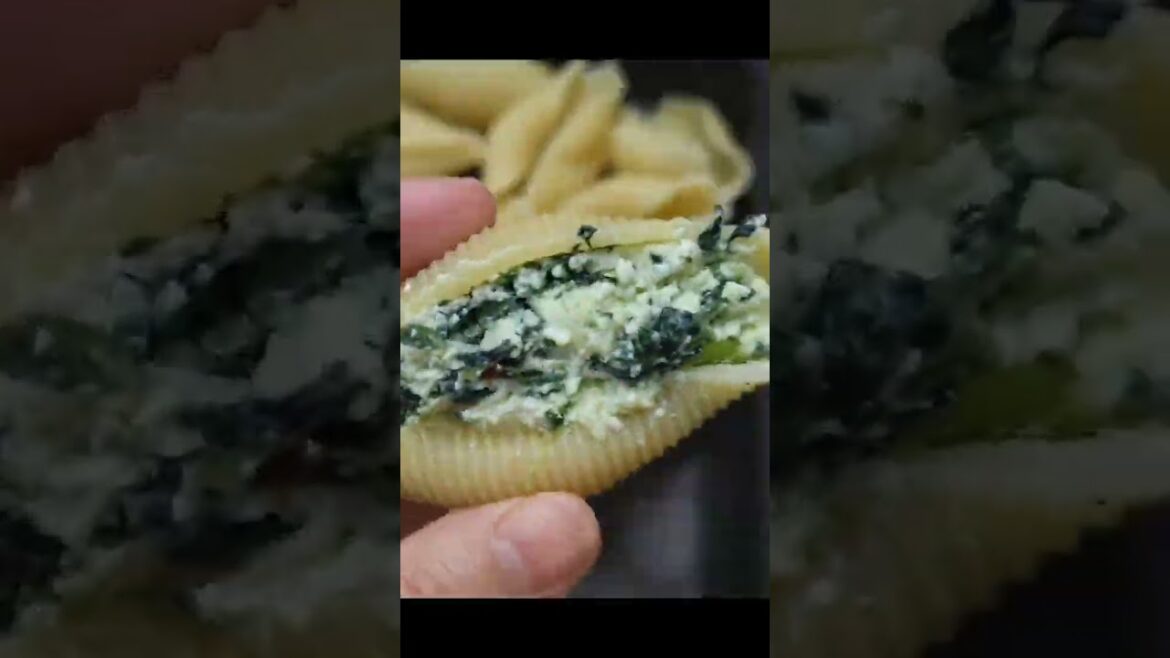Pasta shells with ricotta cheese and spinach filling