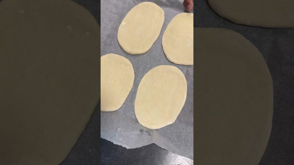 Pita bread perfect for stuffing with fillings like falafel, shawarma, vegetables.#fyp#recipe #soft