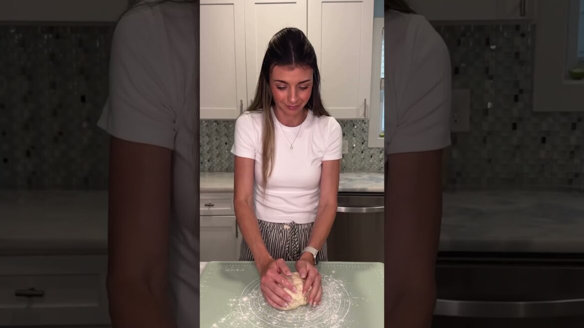 No Knead 4 Ingredient Greek Yogurt Naan | cookingkatielady.com