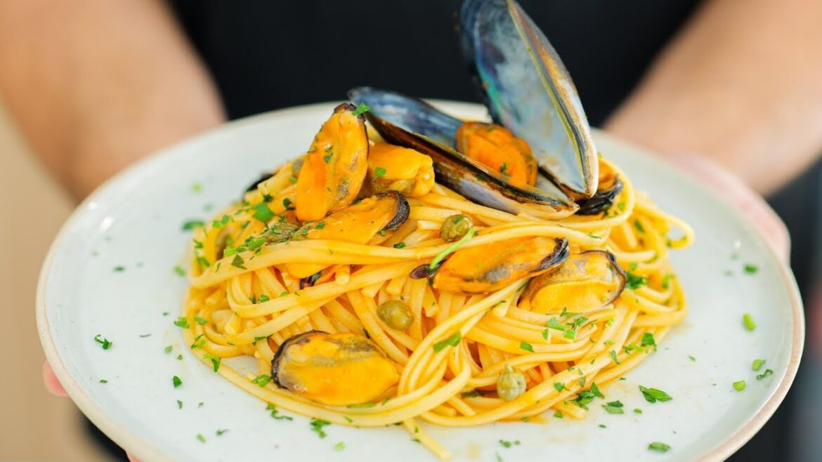 MUST-TRY! Authentic Italian Mussels Pasta Recipe (Spaghetti alle Cozze)