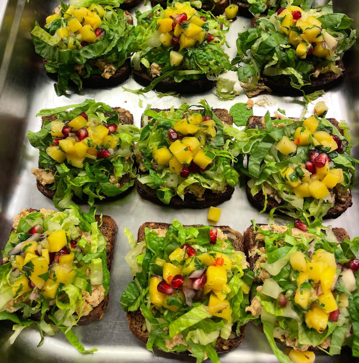 Spicy tuna and mango salsa sandwiches