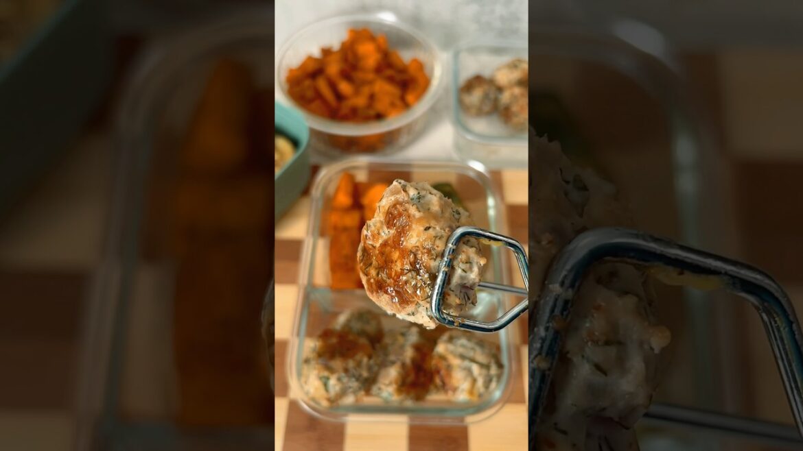 Greek Meatball Bento Box with Zucchini & Roasted Sweet Potato #lunchbox #greekchicken #bentobox