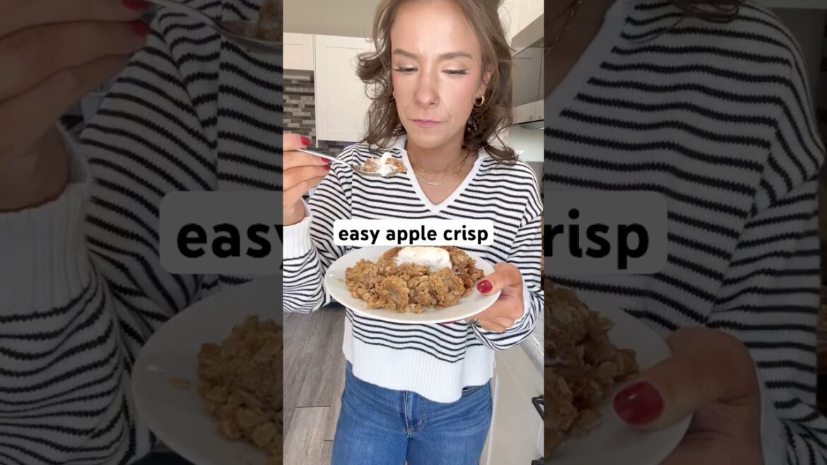 EASY Classic Apple Crisp Recipe! #fallbaking