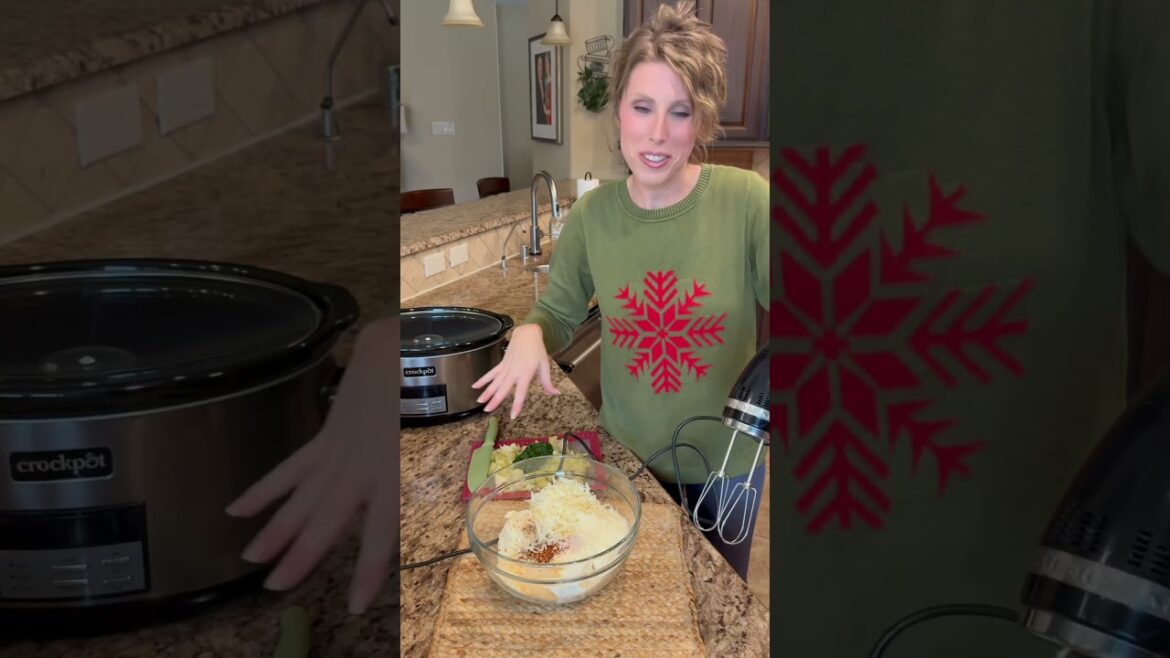 Slow Cooker Spinach and Artichoke Dip RECIPE on dinnerin321.com #recipe #easyrecipe #appetizer #yum