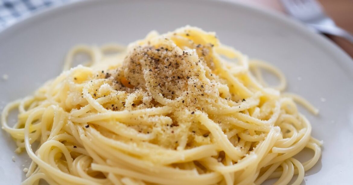 Italian chef says 3 ingredients will make most popular pasta dish in minutes Daily Mirror