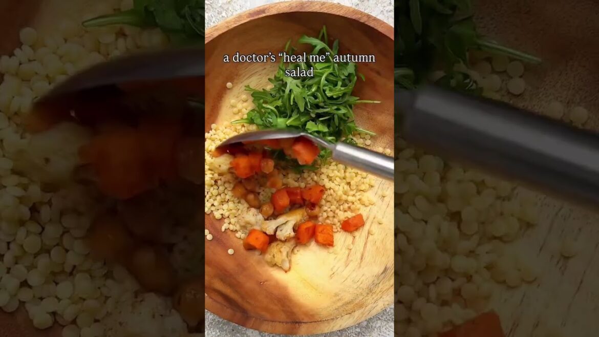 If you’re craving a super easy, nutrient packed salad, then you MUST TRY THIS recipe.#healthyrecipes