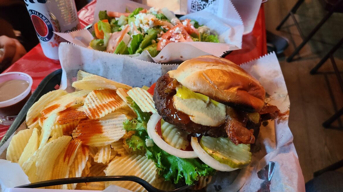 Kansas City Burger with side salad at Toons (Lakeview)