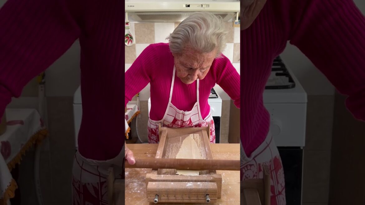 99yr old Maria makes homemade spaghetti!  #pasta  #foodie