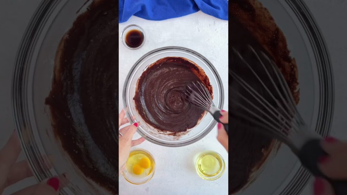 Chocolate Peanut Butter Cupcakes | cakemehometonight.com #chocolate #peanutbutter #cupcakes