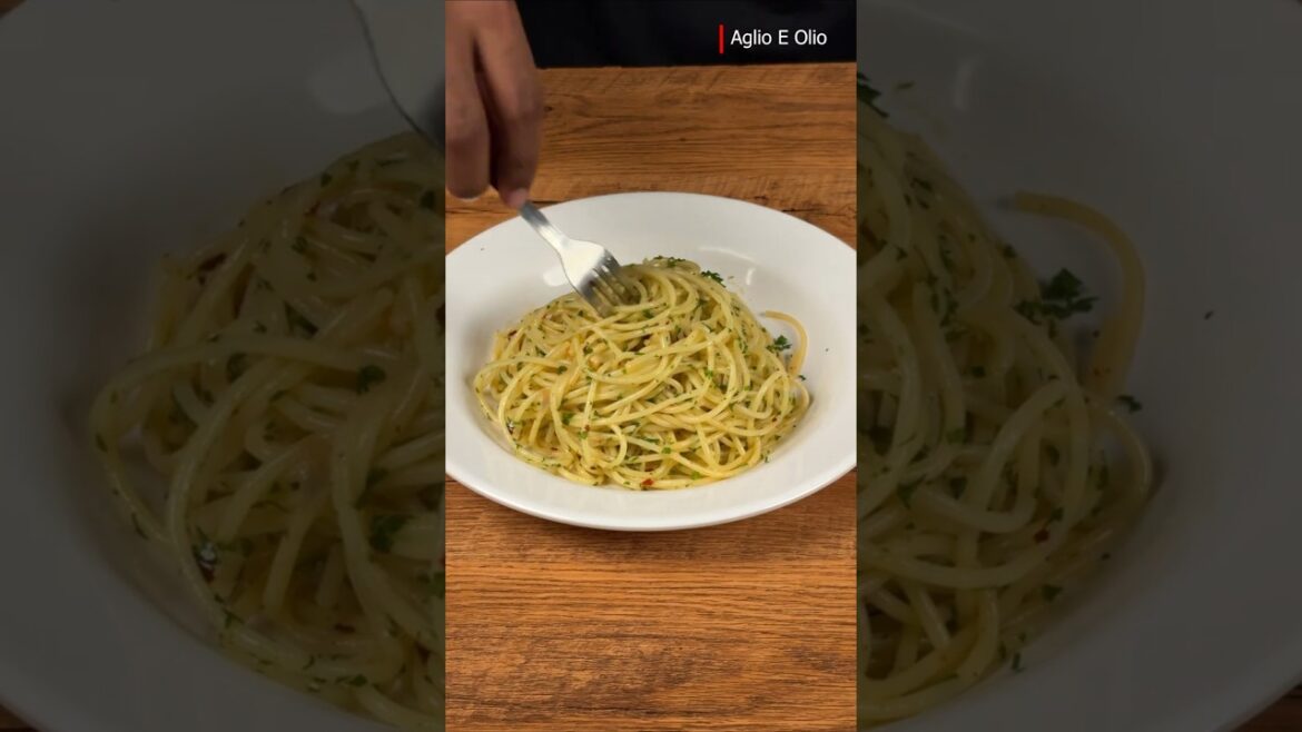 Aglio Olio Pasta | Simple & Classic Italian Recipe #aglioolio #pastarecipe Aglio Olio Pasta | Simple & Classic Italian Recipe #aglioolio #pastarecipe