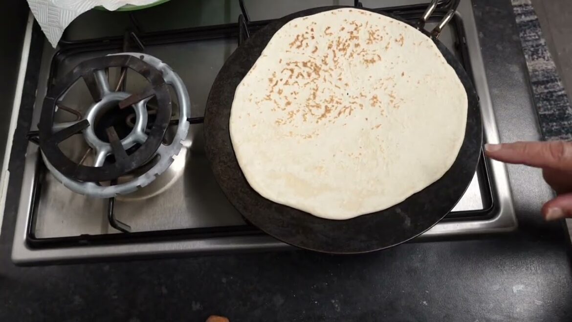 Lebanese Khubz for Shwarma/Kebab Roll. Quick n Easy Recipe. Stays Soft for Couple of Days in Hotpot.