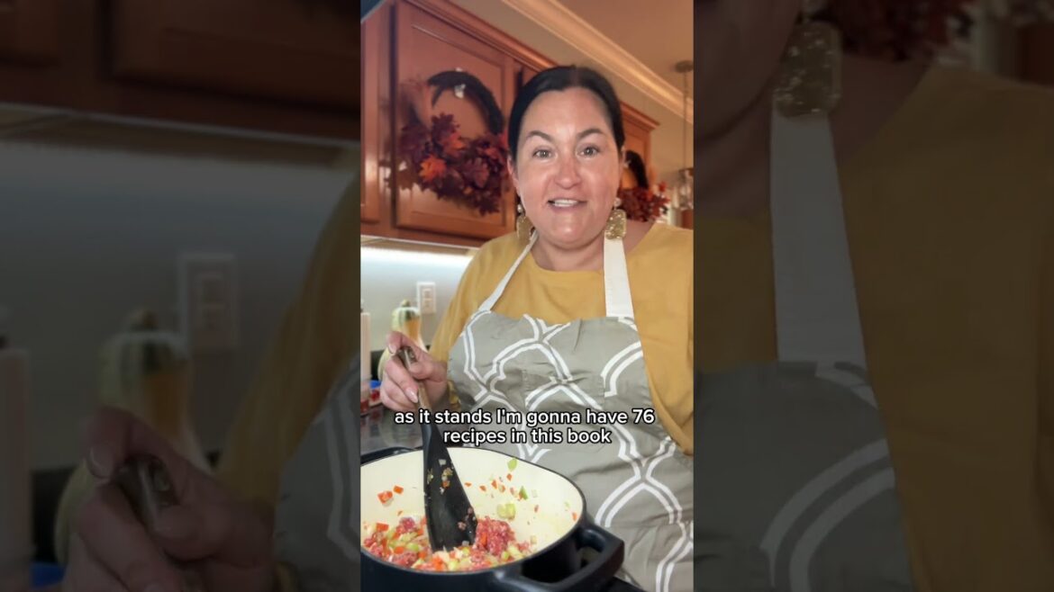 Minestrone is such a comforting soup and easy to freeze leftovers! #minestrone #souprecipe