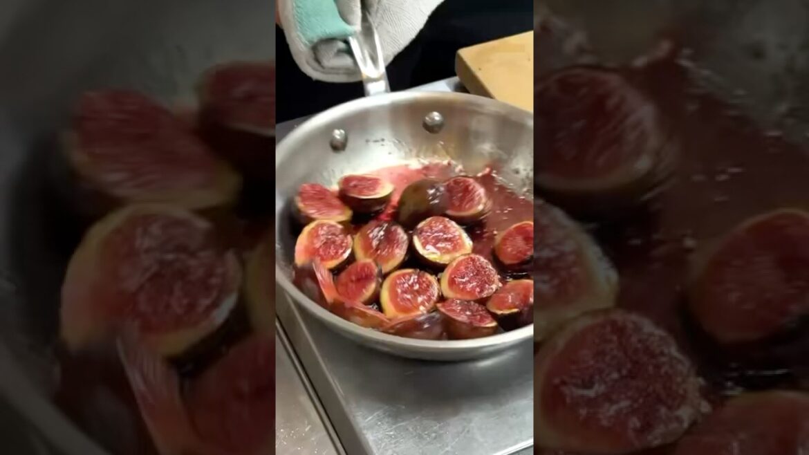 Roasted Black figs, courgette & basil salad   #foodyouwanttoeat #figs