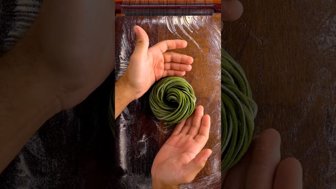 Green spinach spaghetti Chitarra #pasta #spaghetti