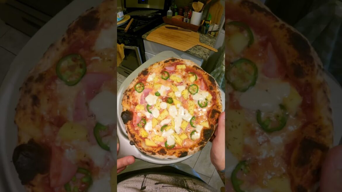 HAWAIIAN PIZZA W/ JALAPENO ON CRISPY SOURDOUGH CRUST #pizza #asmr #food #cooking #shorts #hawaiian
