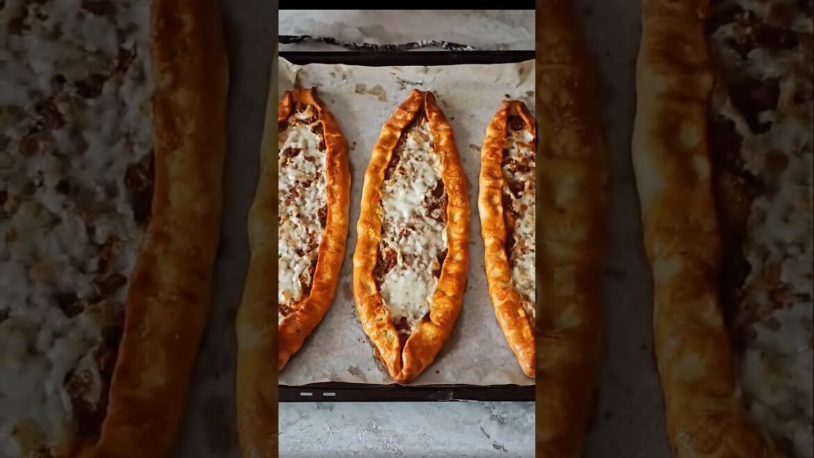 KIYMALI KAŞARLI PİDE KIYMALI KAŞARLI PİDE