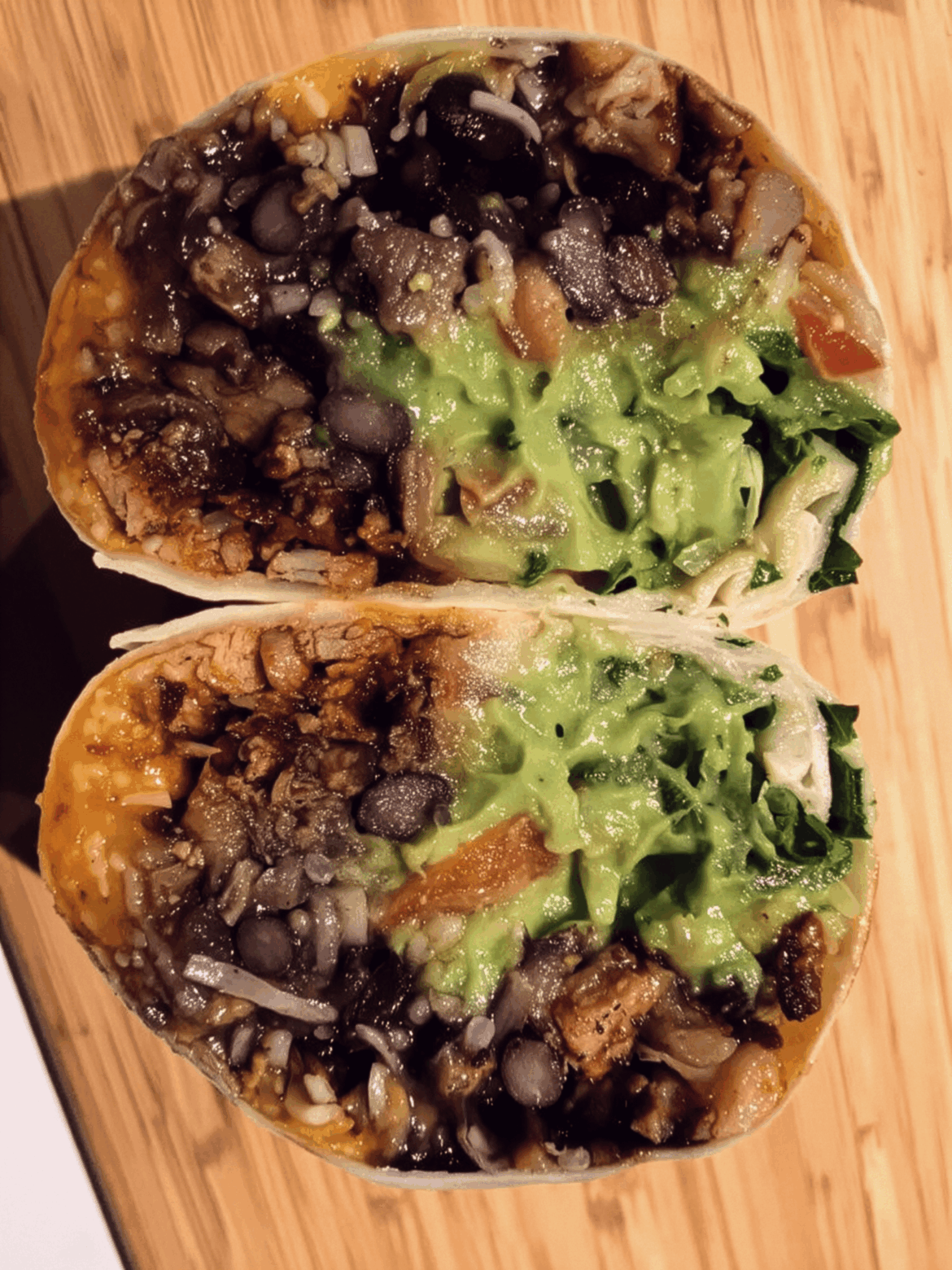 Me encanta cuando me encuentro con esos trocitos de piña chamuscada en el burrito.