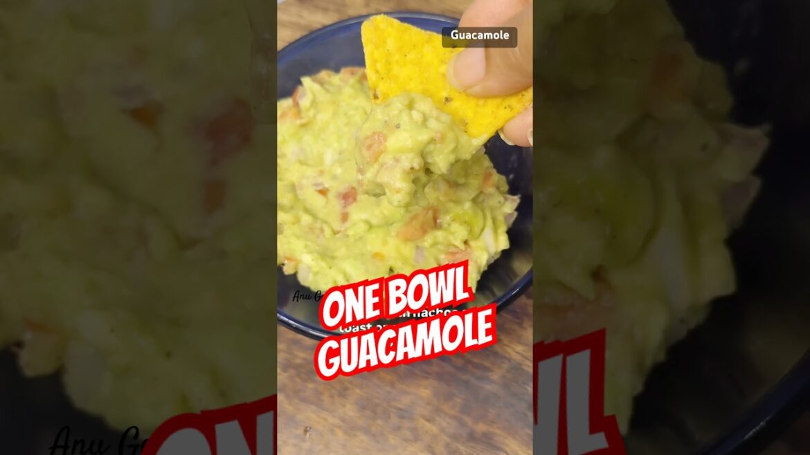 Fresh & Creamy Guacamole Recipe | Easy Healthy Homemade Dip #shortsfeed #shorts #recipe #nachosdip