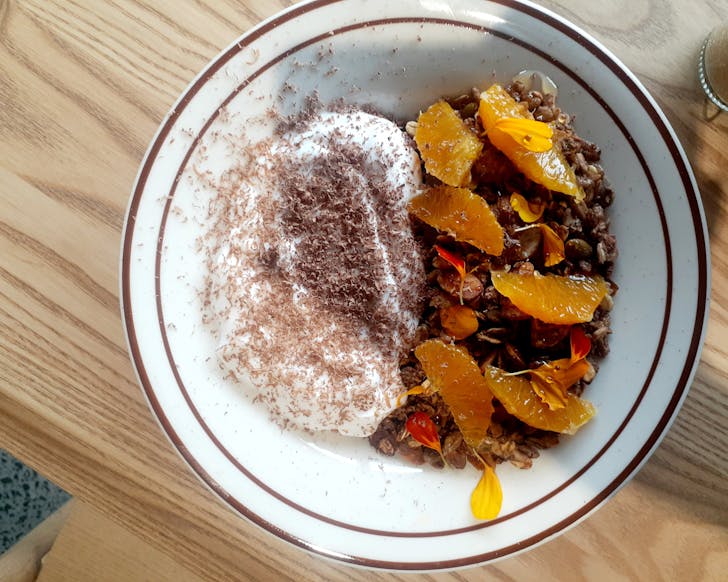 The drop dead gorgeous granola bowl from Kinfolk 