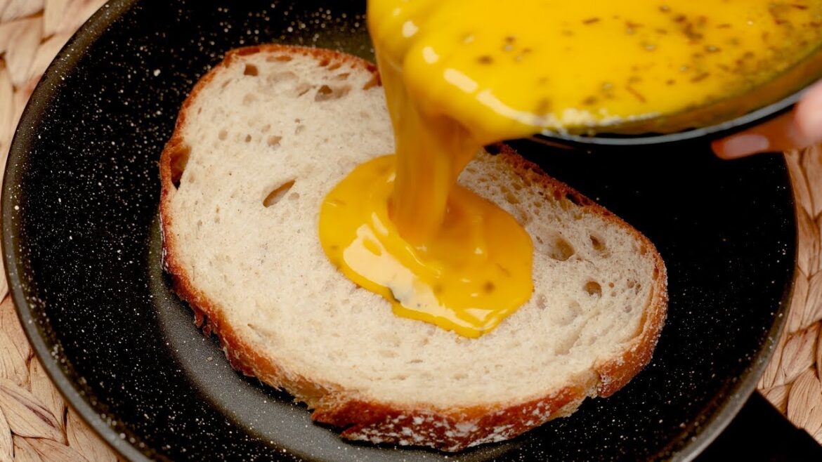Pour Eggs Over Bread. Easy and Delicious! A New Breakfast That Melts in Your Mouth