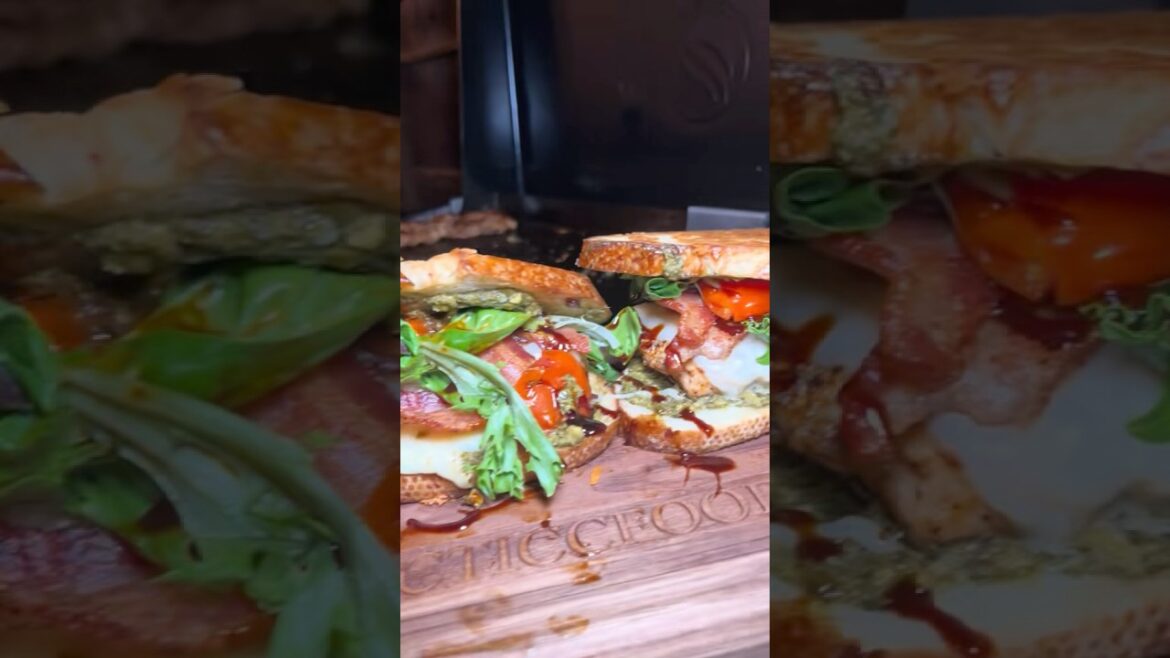 Let’s make a chicken pesto sandwich on the Blackstone griddle #blackstone #chickenrecipe #sandwich