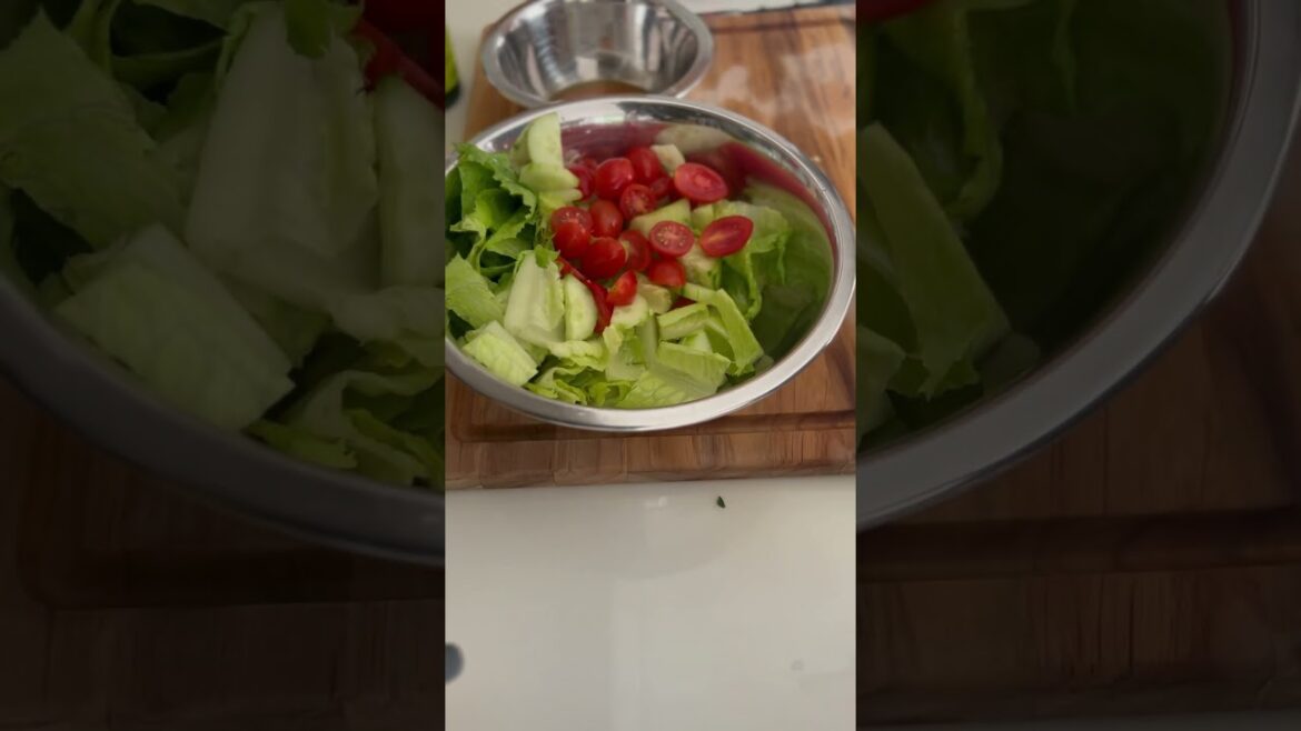 Greek Chickpea Salad packed w plant protein, fiber & healthy fats  easy meal prep #HighProteinMeals