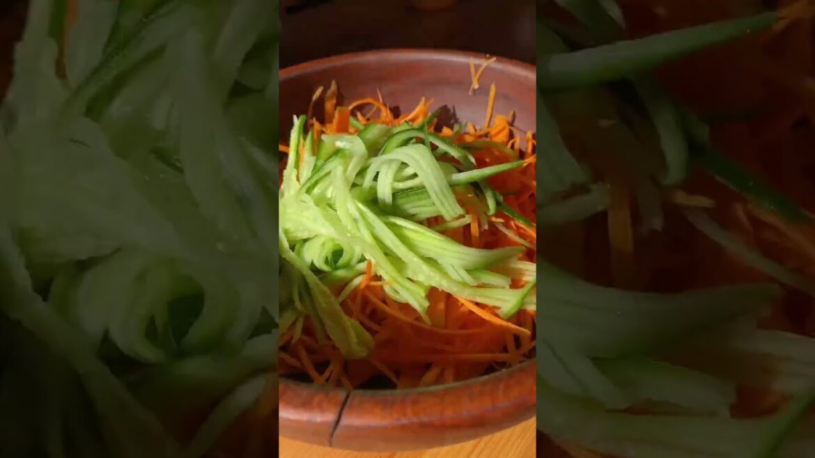 ⁣CUCUMBER CARROT SALAD