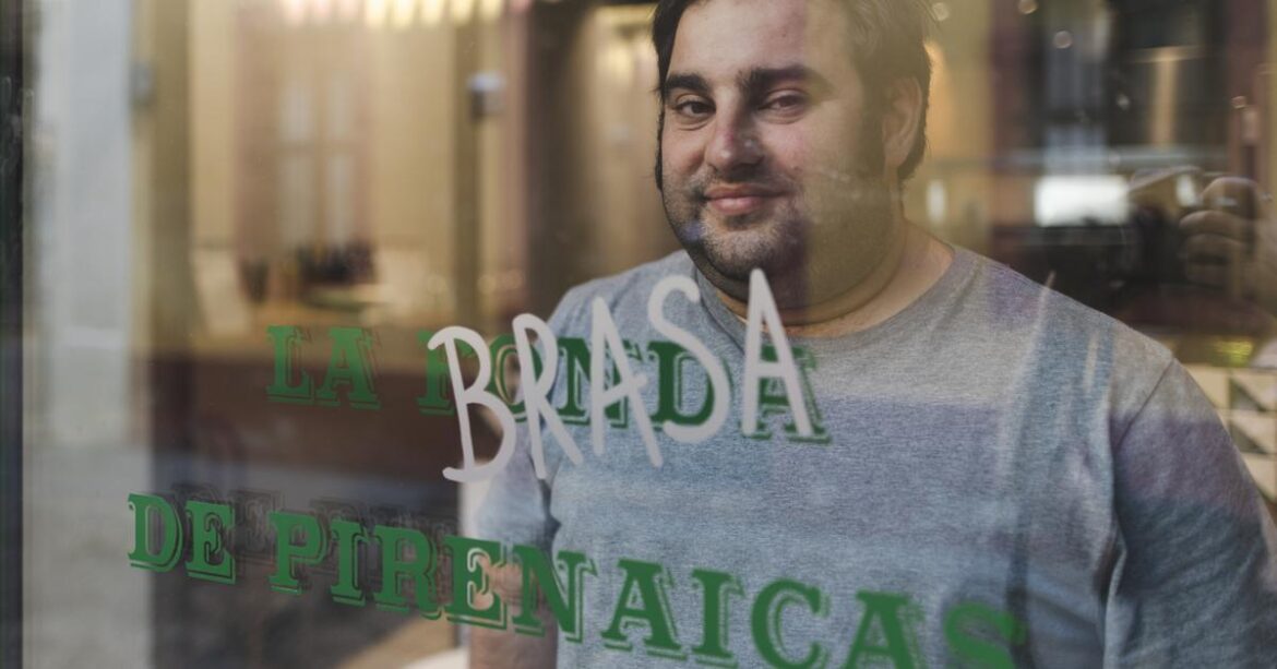 “We make the potato omelet with French potatoes and pasteurized Galician eggs. I don't risk it with fresh eggs.”