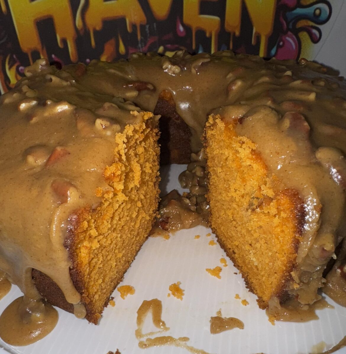 My family begs for this sweet potato poundcake.🍠🍰😋 It’s buttery, spiced, and that pecan glaze never lasts past day one. RECIPE BELOW