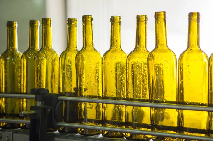 Global Wine Exports Drop to Decade Low as Trade Value Falls 2.3% in First Half of 2025