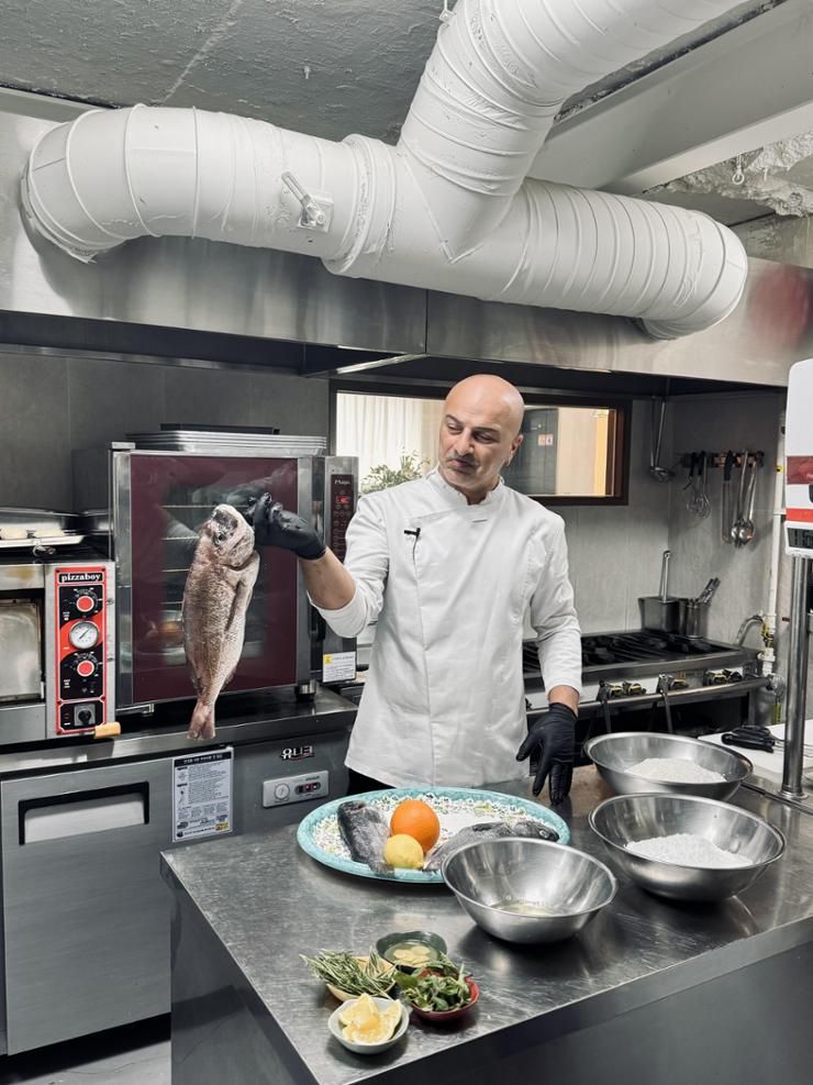 Chef Biagio Aprea is the star of the Neapolitan restaurant Osteria Anna in Itaewon, Seoul. He whips up traditional dishes with the hope of bringing something special to his customers. Courtesy of Osteria Anna