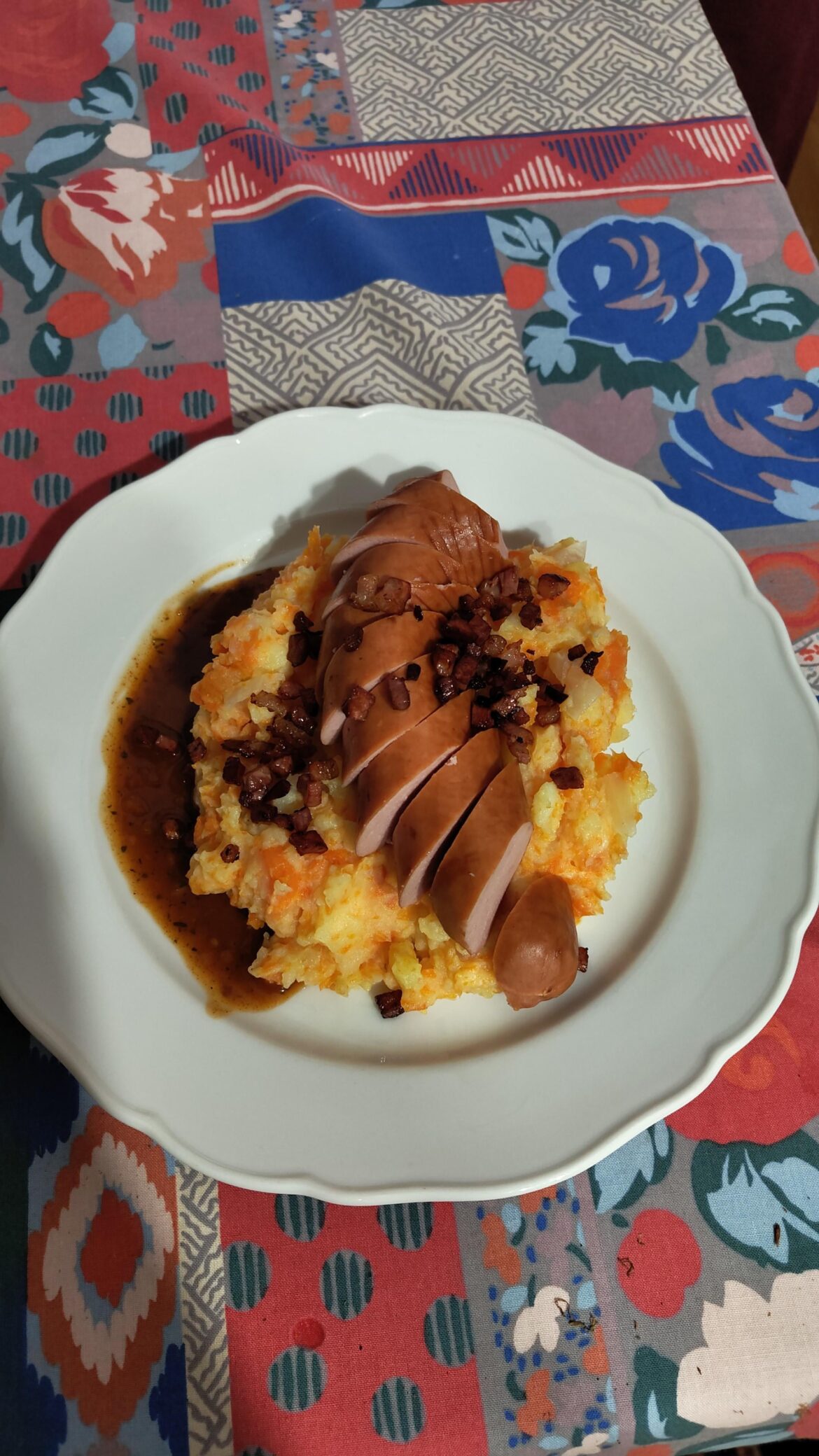 Dutch cuisine at its finest 😅 hutspot with rookworst