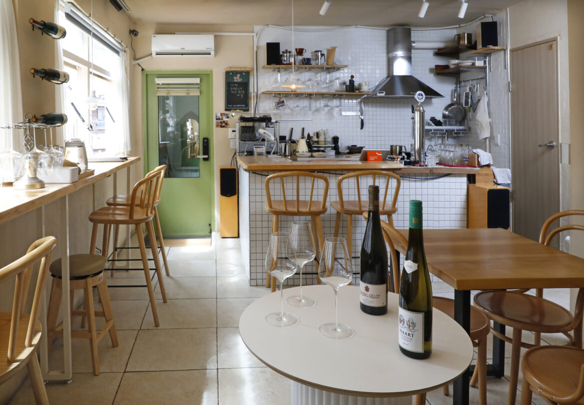 Wine bar Grund in Seongdong District, eastern Seoul [PARK SANG-MOON]
